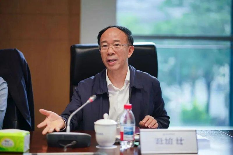 经济增长目标务实设定，尹艳林解读质与量统一路径；稳定资产价格，增强居民消费信心。