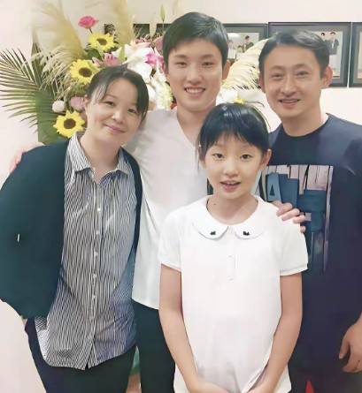  华裔运动员归化困局：从技术血统论到身份认同的深层博弈 体育新闻 华裔运动员归化困局：从技术血统论到身份认同的深层博弈 体育新闻