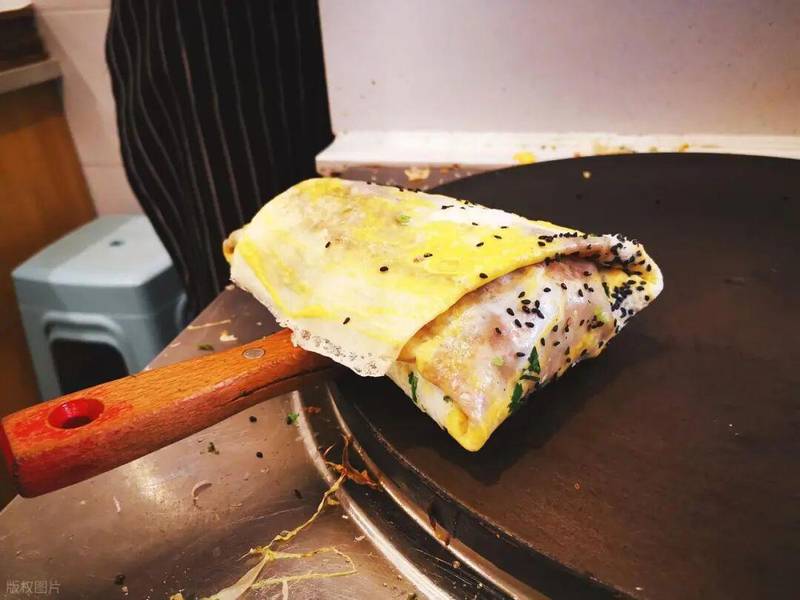  【技术拆解】天津煎饼果子为何坚守"三不"：一份源自运河码头的工业级美食配方 文化旅游 【技术拆解】天津煎饼果子为何坚守"三不"：一份源自运河码头的工业级美食配方 文化旅游