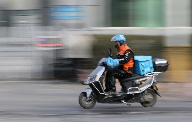  【行业深度】1300万骑手数据背后的结构性困局：从人力供需错配到平台经济悖论 新闻